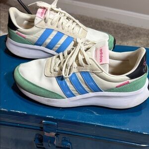 Adidas Run 70s2.0 Cloud foam Comfort Sneaker.